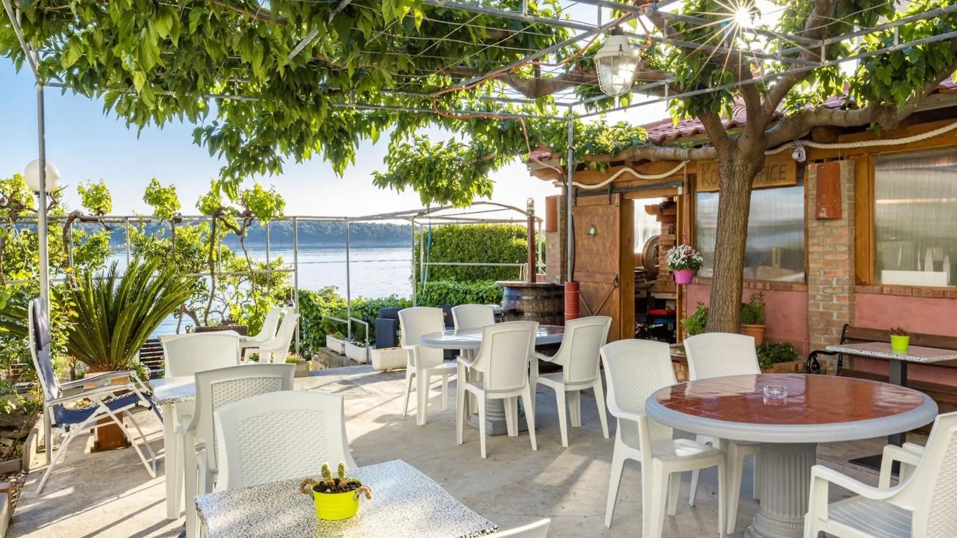 Beautiful studio apartment near sandy beaches Rab Town 0*,