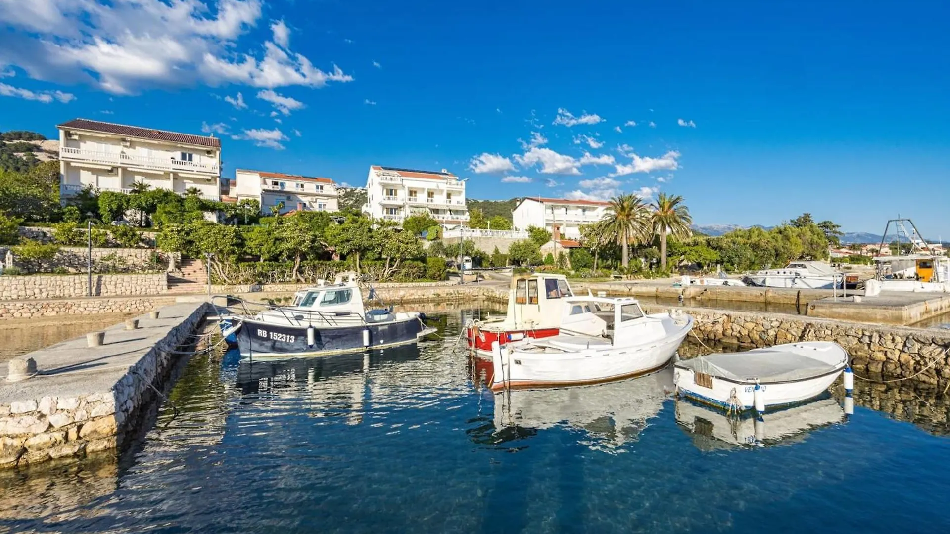 Beautiful studio apartment near sandy beaches Rab Town Croatia